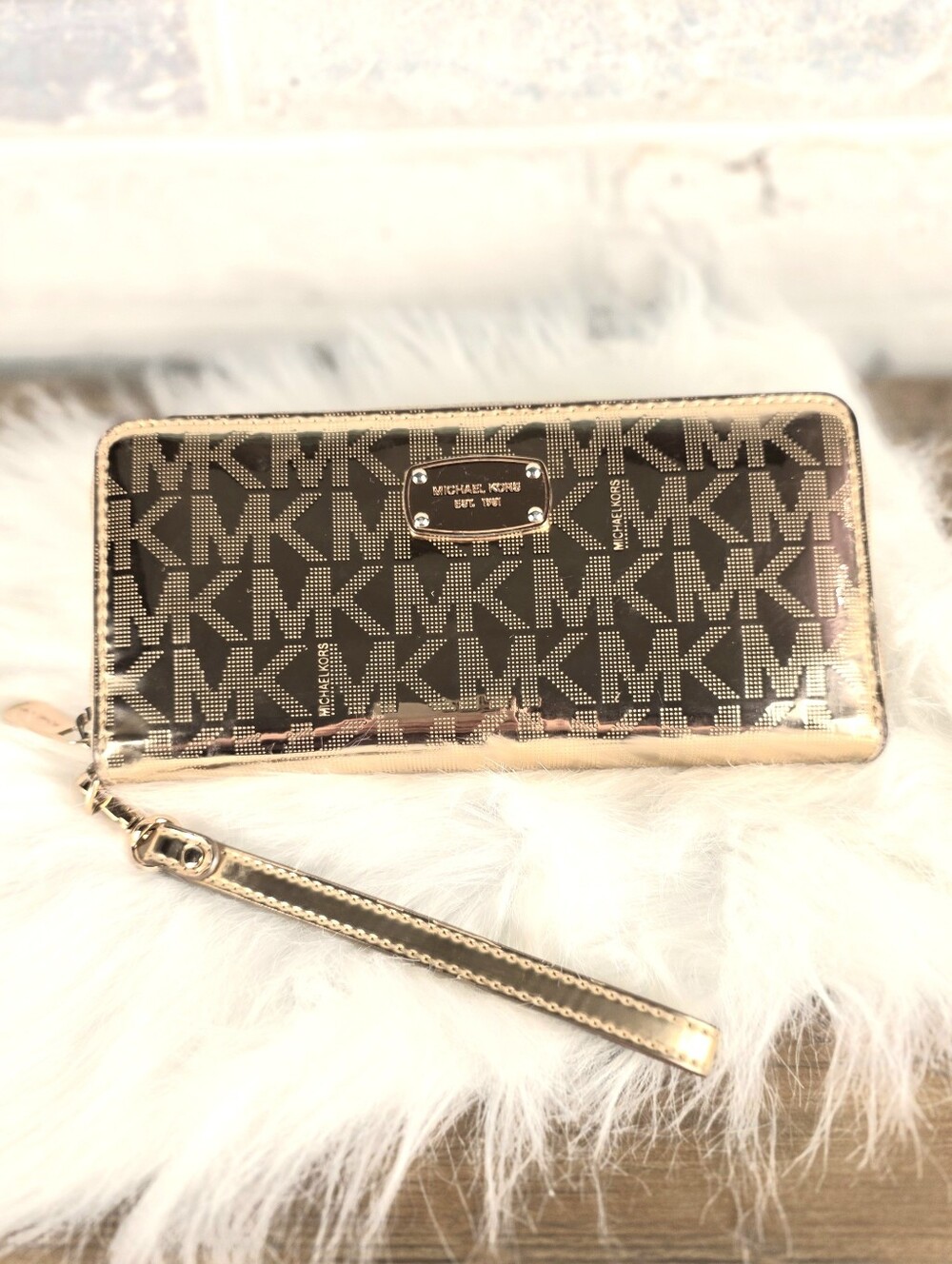 Michael Kors Rose Gold Metallic MK Zip Around Wristlet Wallet Like New